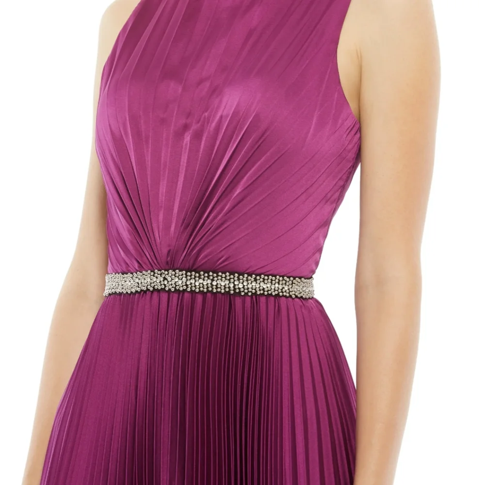 Crystal pleated satin gown - Picture 3 of 3